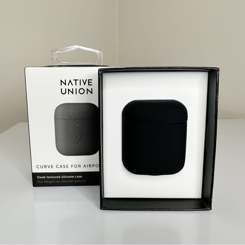 NWT Native Union Silicone AirPod Case